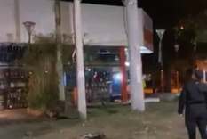 Tocó un transformador y casi muere Foto: Twitter Tocó un transformador y casi muere Foto: Twitter