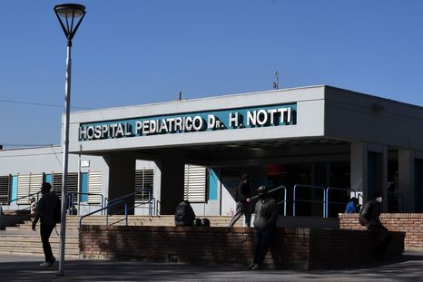 Había sido hospitalizado con asfixia por inmersión tras quedar atrapado bajo un puente en Godoy Cruz. Había sido hospitalizado con asfixia por inmersión tras quedar atrapado bajo un puente en Godoy Cruz.