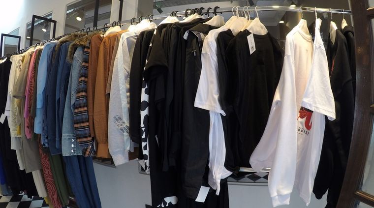 Los showrooms y la ropa de segunda mano aparecen como alternativas potables de consumo Foto: ALF PONCE MERCADO / MDZ