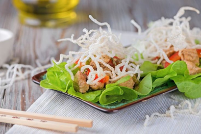 MDZol | Aprendé esta receta de fideos de arroz crocantes como snack. Foto: thespruceeats