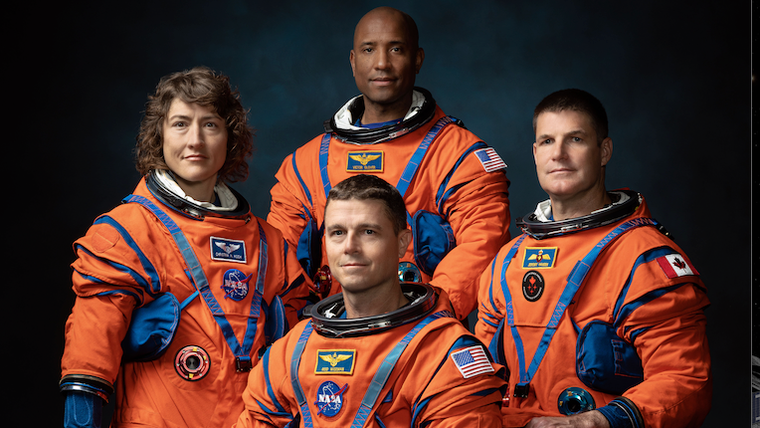La tripulación del Artemis II: a la izquierda Christina Koch, atrás Victor Glover (piloto), delante Reid Wiseman (comandante) y a la derecha Jeremy Hansen.