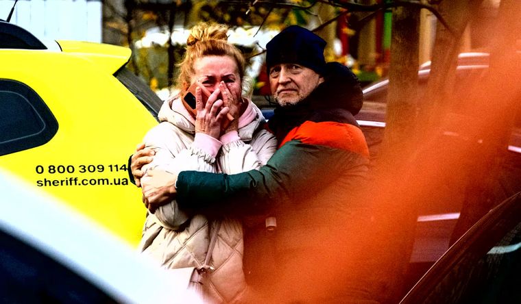 Los civiles de Ucrania siguen muriendo bajo los ataques de Rusia. Foto Efe