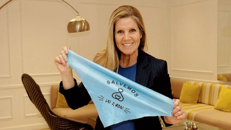 Cynthia Hotton generó burlas por una insólita respuesta.