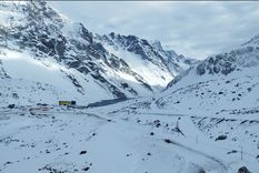 Este jueves, las nevadas volvieron a frenar el cruce entre Mendoza y Chile.