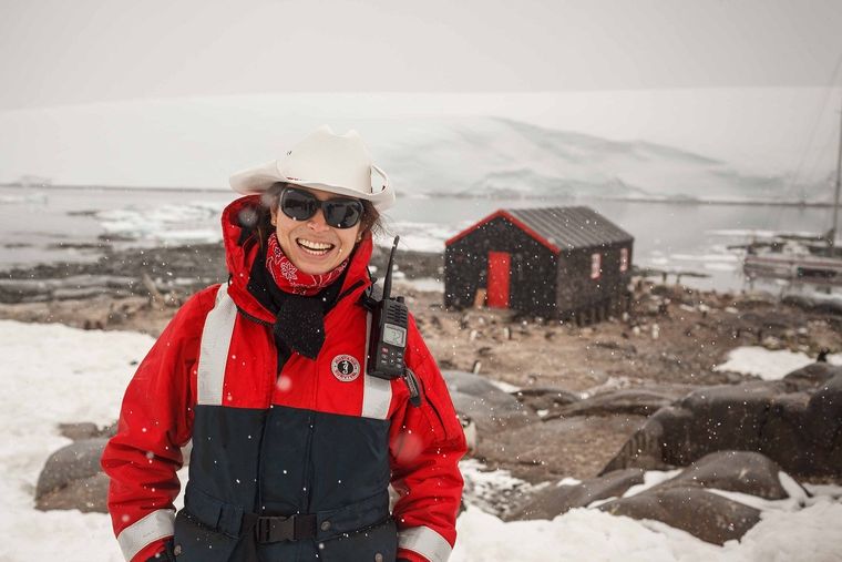 Guadalupe Aguirre es mendocina y desde hace 10 años trabaja como guía turística en buques que navegan los polos.
