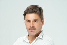 Gastón Ricaud El premiado actor estrena El sentido de las cosas junto a Víctor Laplace Foto: Nacho Lunadei