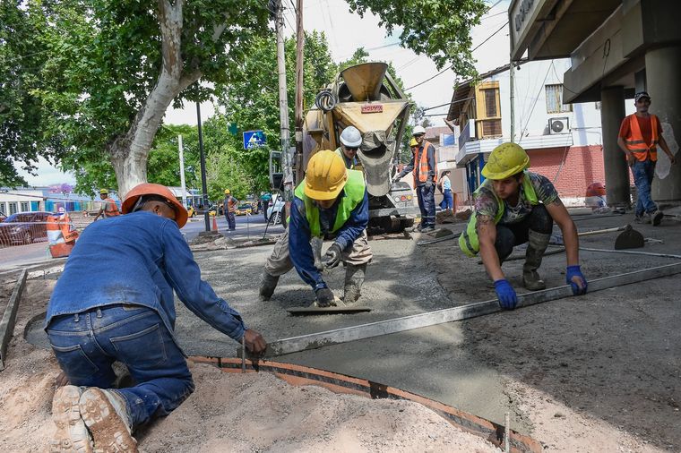 La intervención vial promete mejorar la zona del Notti, aunque comerciantes advierten pérdidas económicas, despidos y deudas acumuladas. La intervención vial promete mejorar la zona del Notti, aunque comerciantes advierten pérdidas económicas, despidos y deudas acumuladas.