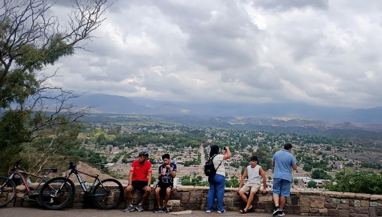 El día estará parcialmente nublado. Foto: Walter Moreno/Mdz con Moto G 24