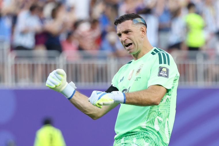 Dibu Martínez no irá a la Juventus. Dibu Martínez no irá a la Juventus.
