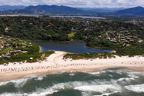 La playa de Brasil atractiva para los argentinos. La playa de Brasil atractiva para los argentinos.