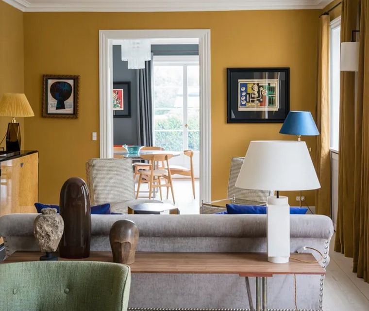 El amarillo es un color que energiza y mejora el estado de ánimo, pero funciona mejor cuando se armoniza con tonos más neutros y relajantes. Foto: Farrow & Ball