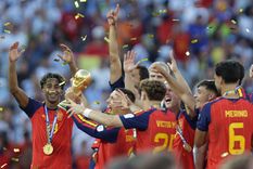 Barcelona avanza por un campeón del mundo. Barcelona avanza por un campeón del mundo.