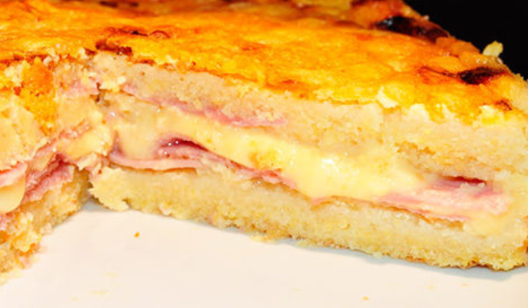 Cómo preparar fainá rellena con jamón y queso al estilo argentino.