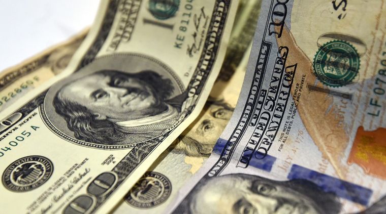 Cómo guardar los billetes de dólares en casa y que no se dañen. Foto: ALF PONCE MERCADO / MDZ