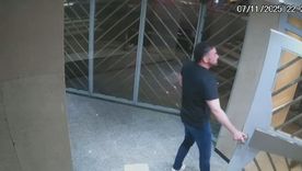 Un psicólogo fue drogado y brutalmente atacado por un hombre que conoció en una app de citas y sus dos cómplices que lo desvalijaron. Un psicólogo fue drogado y brutalmente atacado por un hombre que conoció en una app de citas y sus dos cómplices que lo desvalijaron.