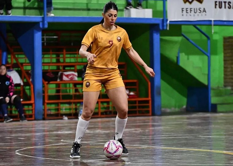 Mendoza goleó a Rosario y ya piensa en las semifinales del Argentino de Selecciones de futsal. Mendoza goleó a Rosario y ya piensa en las semifinales del Argentino de Selecciones de futsal.