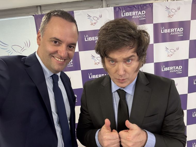 Javier Milei junto a Manuel Adorni