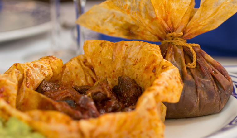 Tradicionalmente, los mixiotes se cocinaban en hojas de maguey. ¡Prepara esta receta fácilmente! Tradicionalmente, los mixiotes se cocinaban en hojas de maguey. ¡Prepara esta receta fácilmente!