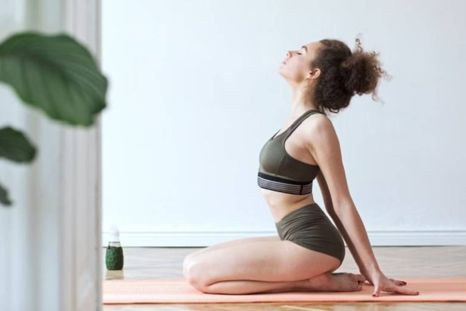 Cómo tonificar abdomen y glúteos a través del pilates (Shutterstock).