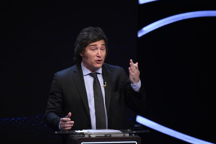 Milei salió a hablar tras el debate de ayer Foto: EFE