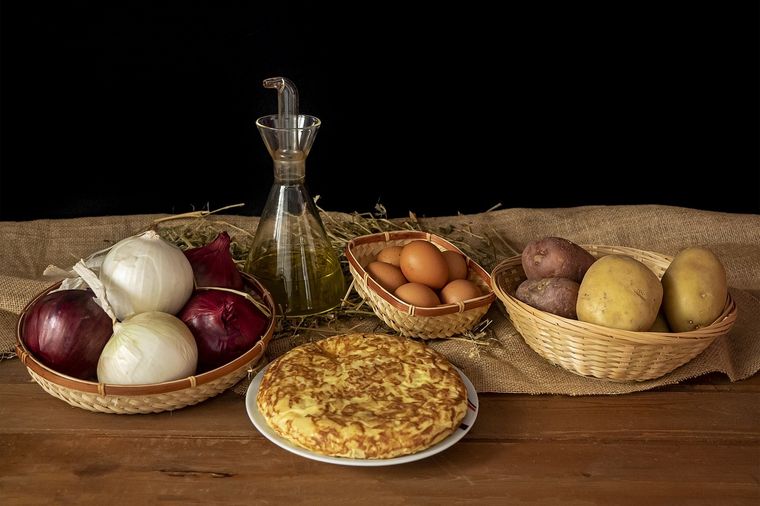 La tortilla de patatas tiene muchas variantes para acompañarla. Foto: Pixabay - pixabay.com
