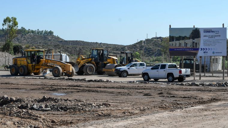 La limpieza de un río mendocino derivó en un aporte clave para la obra del barrio San Agustín, con ahorro y menor impacto ambiental.