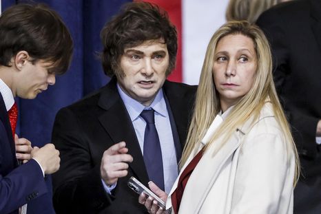 El Gobierno hizo alusión a los supuestos audios filtrados de Karina Milei y acusó una operación de la oposición antes de las elecciones. El Gobierno hizo alusión a los supuestos audios filtrados de Karina Milei y acusó una operación de la oposición antes de las elecciones.