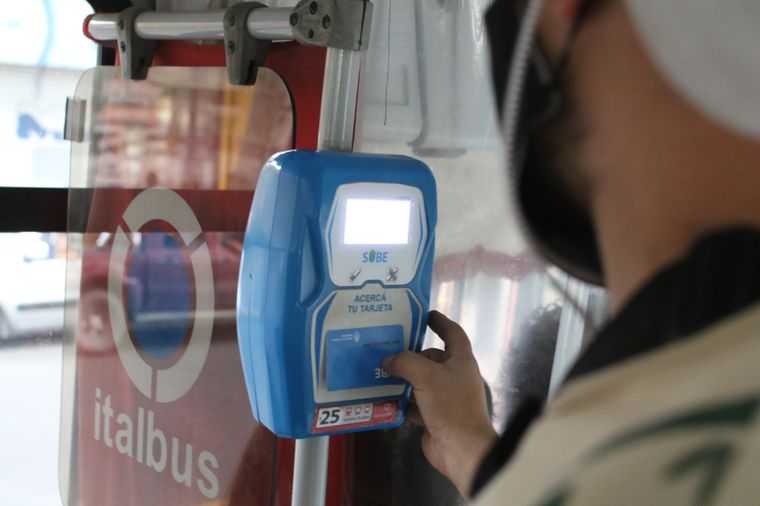 Buscan que un grupo de personas quede exceptuado de pagar el boleto del micro en Mendoza. Foto: Maximiliano Ríos/MDZ