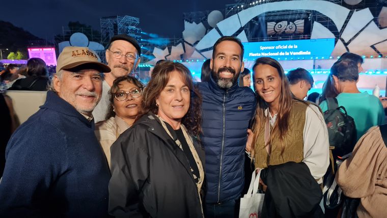 Juan Pablo, Medalit, Roberto, Alejandra, Eduardo y Cati. Juan Pablo, Medalit, Roberto, Alejandra, Eduardo y Cati.