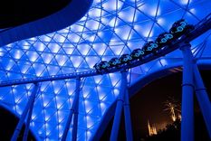 La montaña rusa Tron de Disney inauguró este martes 4 de abril