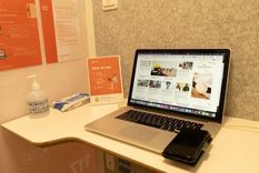 La cabinas vienen completas con gel y toallas antisépticas. Foto: TIM MCDONALD