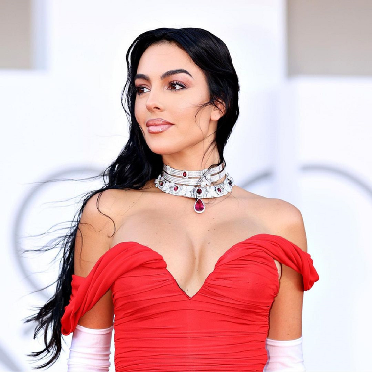 Mirá el lujoso outfit de Georgina.