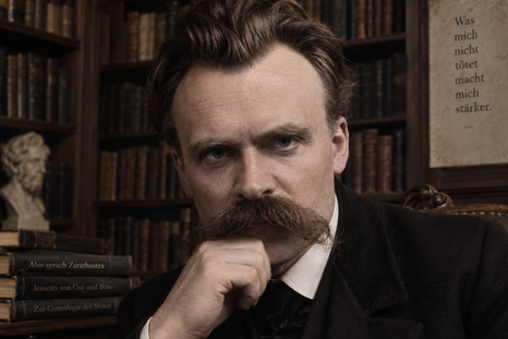 La frase de Friedrich Nietzsche vincula el humor con una forma más profunda de inteligencia. &nbsp;