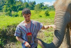 Calum viajaba por el sudeste asiático cuando sufrió una intoxicación por metanol en Vang Vieng, Laos. Calum viajaba por el sudeste asiático cuando sufrió una intoxicación por metanol en Vang Vieng, Laos.
