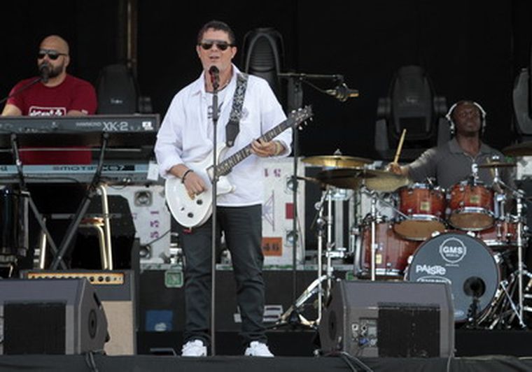 Alejandro Sanz, hace minutos en el escenario mendocino. Foto: Nacho Gaffuri / MDZ