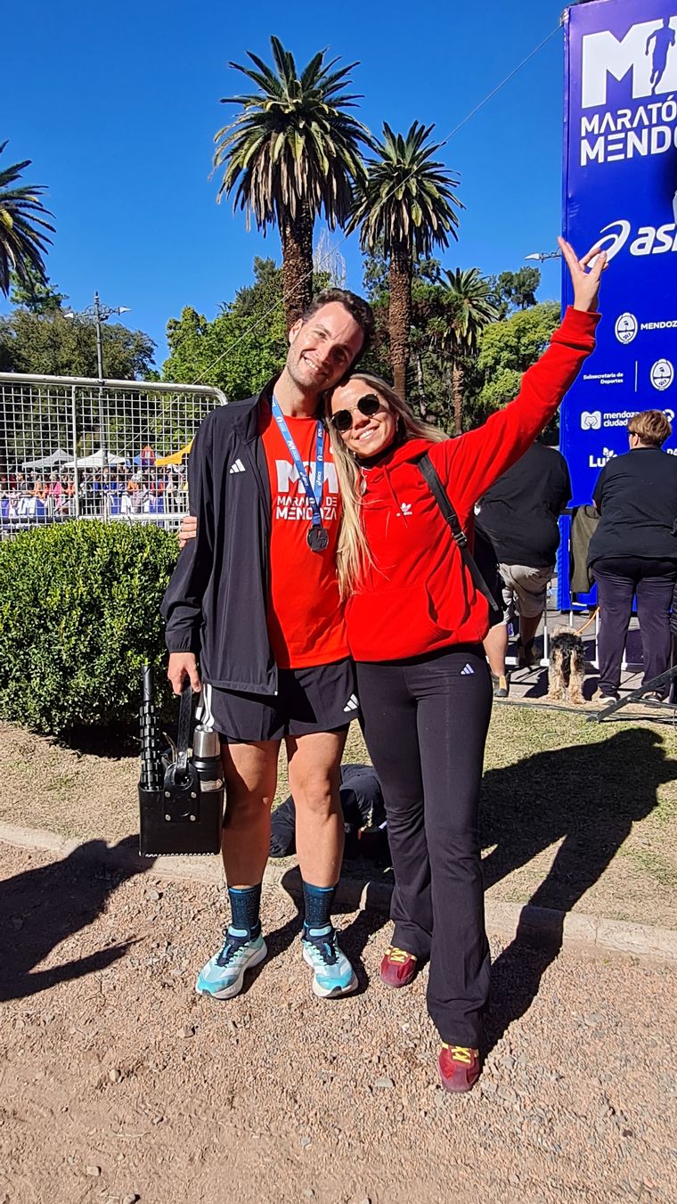 Agustín Fornasari 21km y Romina Bello. Agustín Fornasari 21km y Romina Bello.