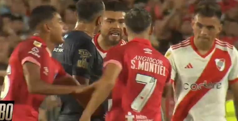 El defensor chileno se le fue al humo al futbolista del Bicho Foto: Captura ESPN