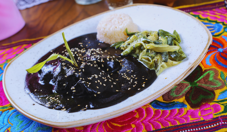 Cada familia en Oaxaca guarda su propia receta, transmitida de generación en generación con ligeras variaciones.