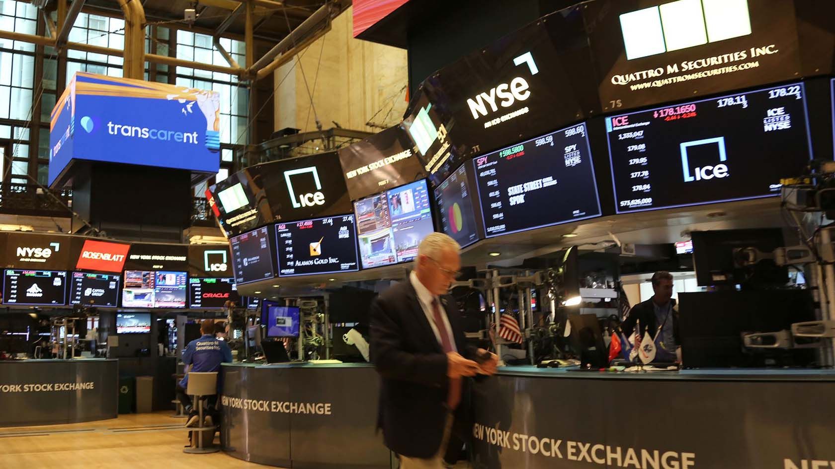 Los bonos argentinos operan en verde tras la suba en la calificación crediticia y mejora el humor en Wall Street