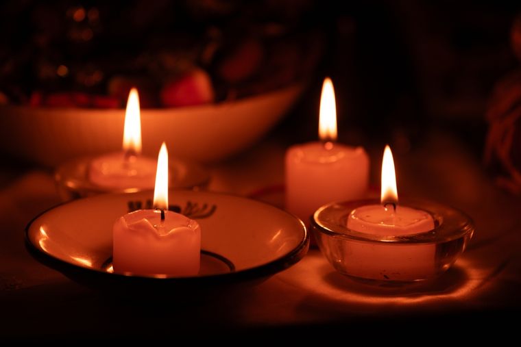 Una idea para decorar con un plato. Una idea para decorar con un plato. 