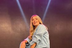 Laurita Fernández se animó a un dúo súper canchero: jeans+ botas blancas Foto: Instagram