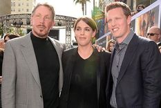Larry Ellison (izq.) junto a su hija Megan y su hijo David. Larry Ellison (izq.) junto a su hija Megan y su hijo David.