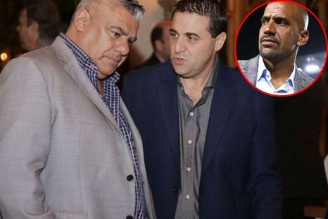 Tapia, con los tapones de punta contra Juan Sebatián Verón. Tapia, con los tapones de punta contra Juan Sebatián Verón.