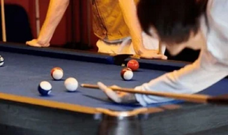 Jugaban al pool, discutieron y la pelea terminó con un crimen a puñaladas en Córdoba