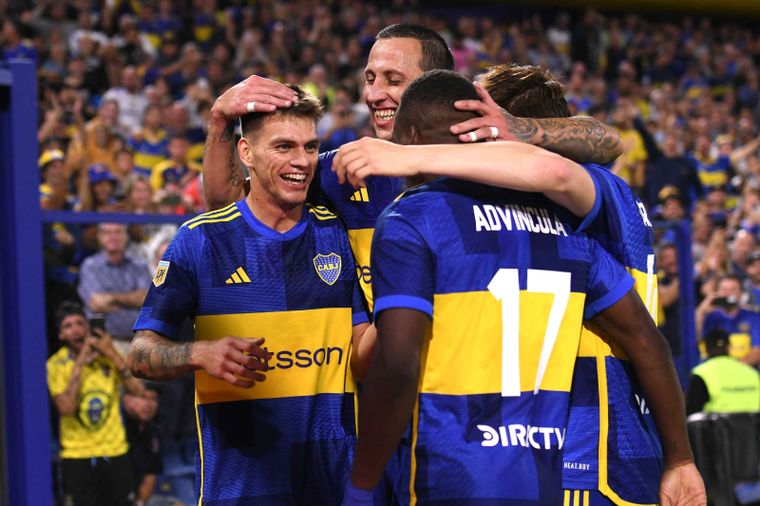 Zenón y los de Boca, de festejo. Foto: Télam