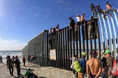 MDZol | Mexicanos intentando cruzar la frontera con los Estados Unidos Foto: EFE