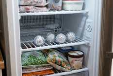 para que sirve poner papel aluminio en el freezer y por que recomiendan hacerlo