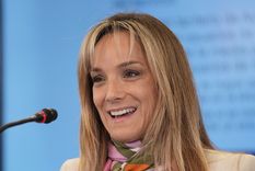 Para Malena Galmarini, Javier Milei se dejó encandilar por las luces del cabaret. Foto: Noticias Argentinas