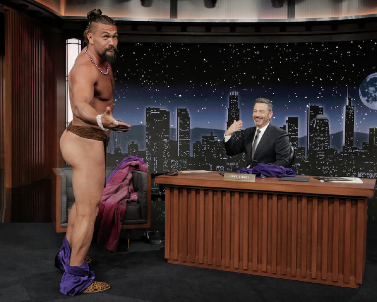 Jason Momoa reveló que no quiere usar ropa nunca más y quedó totalmente expuesto en el programa de Jimmy Kimmel Jason Momoa en Jimmy Kimmel Live! Foto: Getty Images