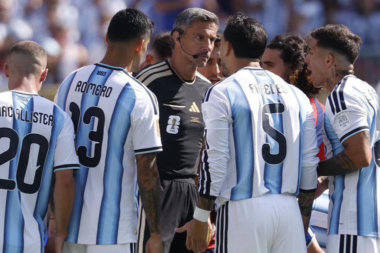 Leandro Paredes recibi&oacute; una dur&iacute;sima sanci&oacute;n post-Mundial.
